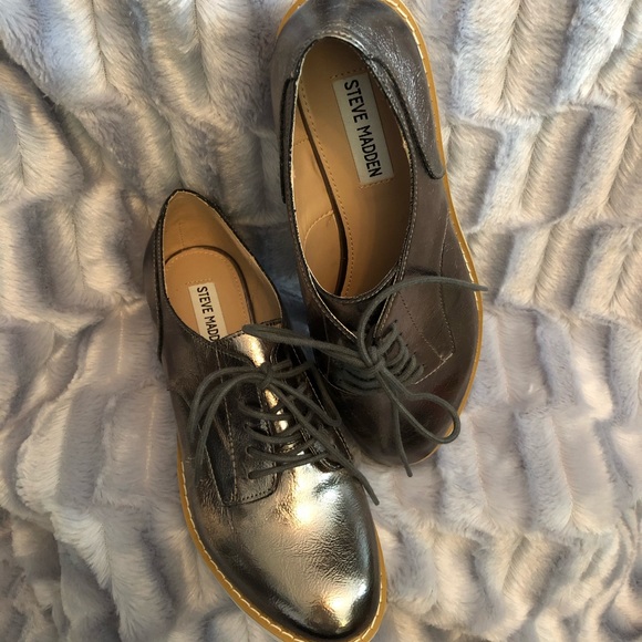 Steve Madden metallic bronze lace up oxfords. - Picture 2 of 4